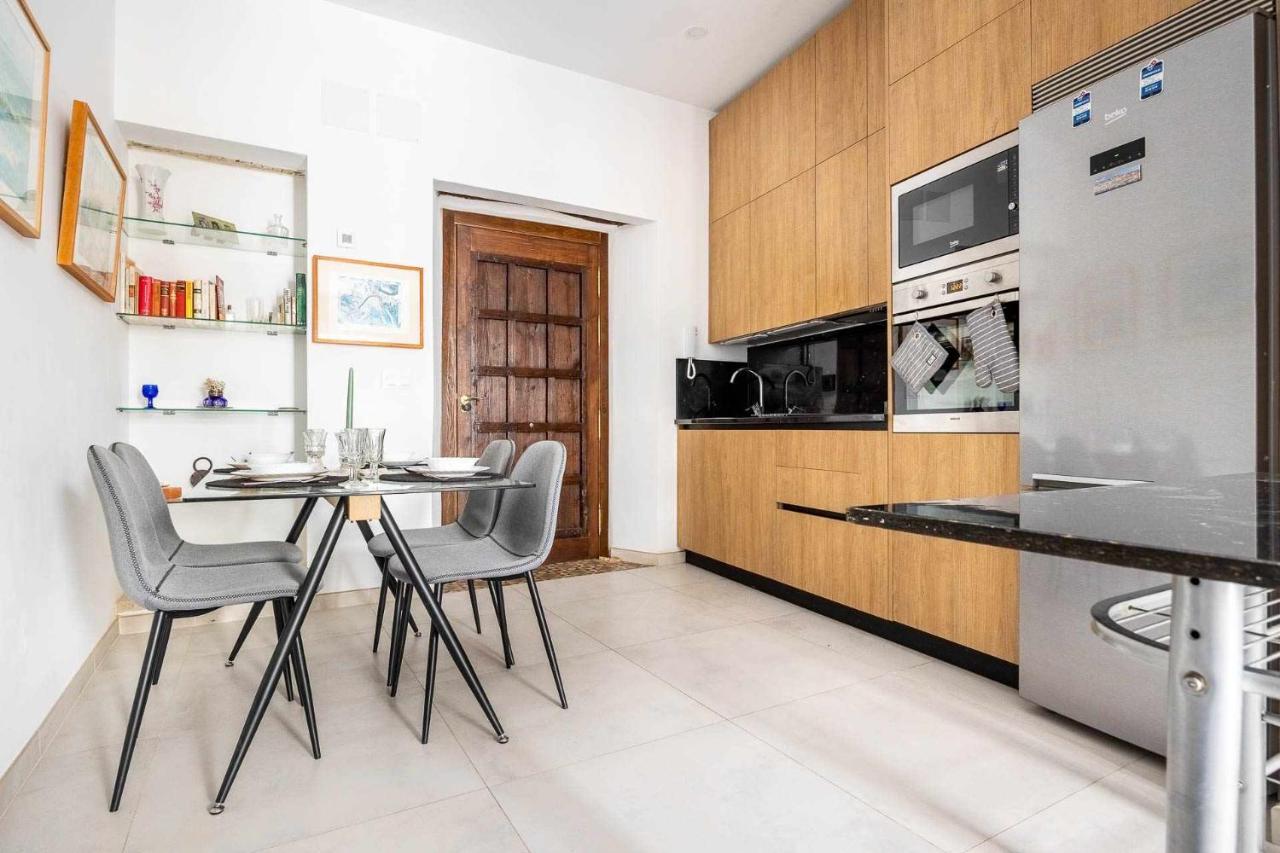 Comfy Away - Apartamento Exclusivo Mercado De Triana Con Balcon Sevilla Bagian luar foto