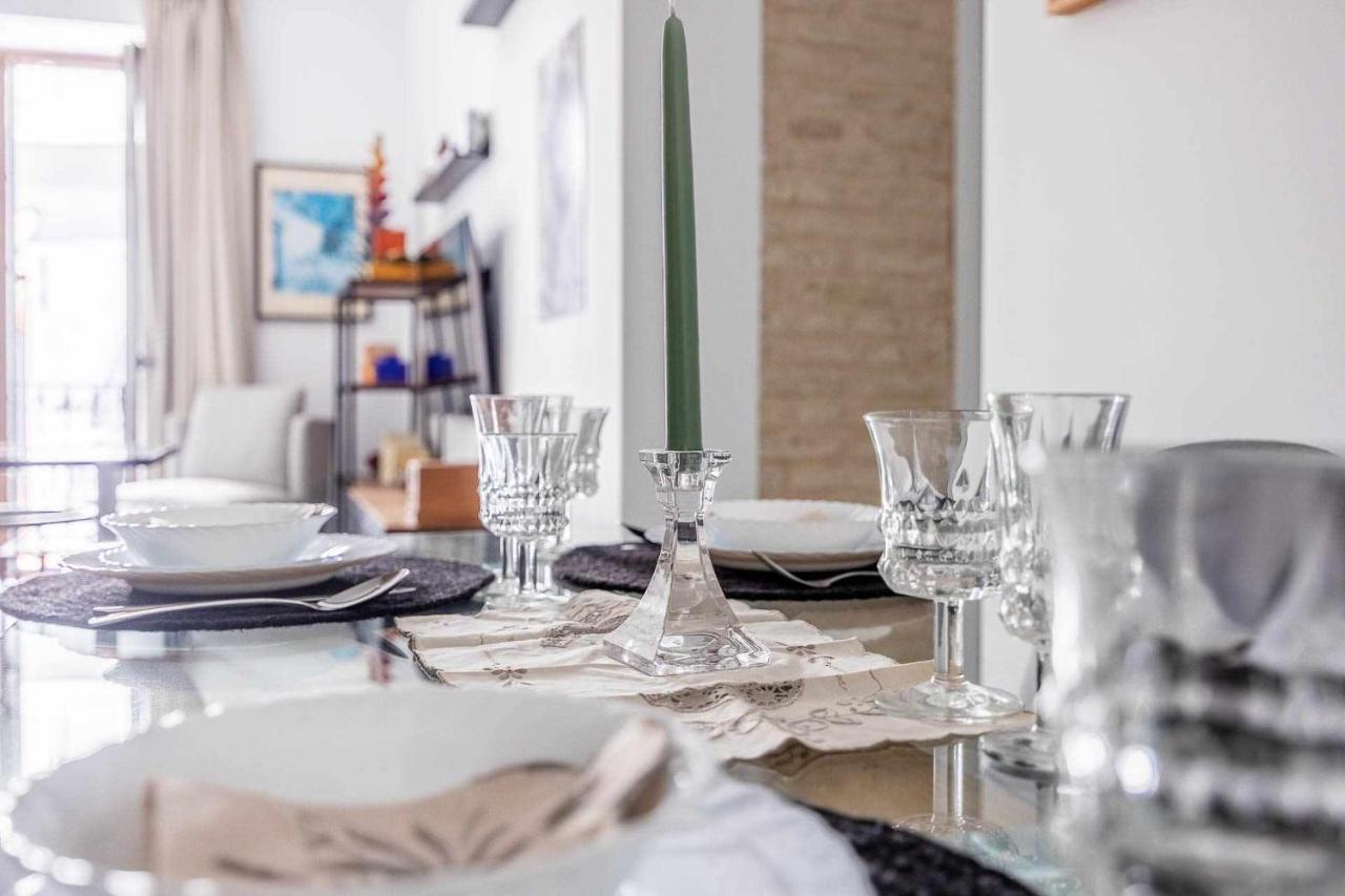 Comfy Away - Apartamento Exclusivo Mercado De Triana Con Balcon Sevilla Bagian luar foto