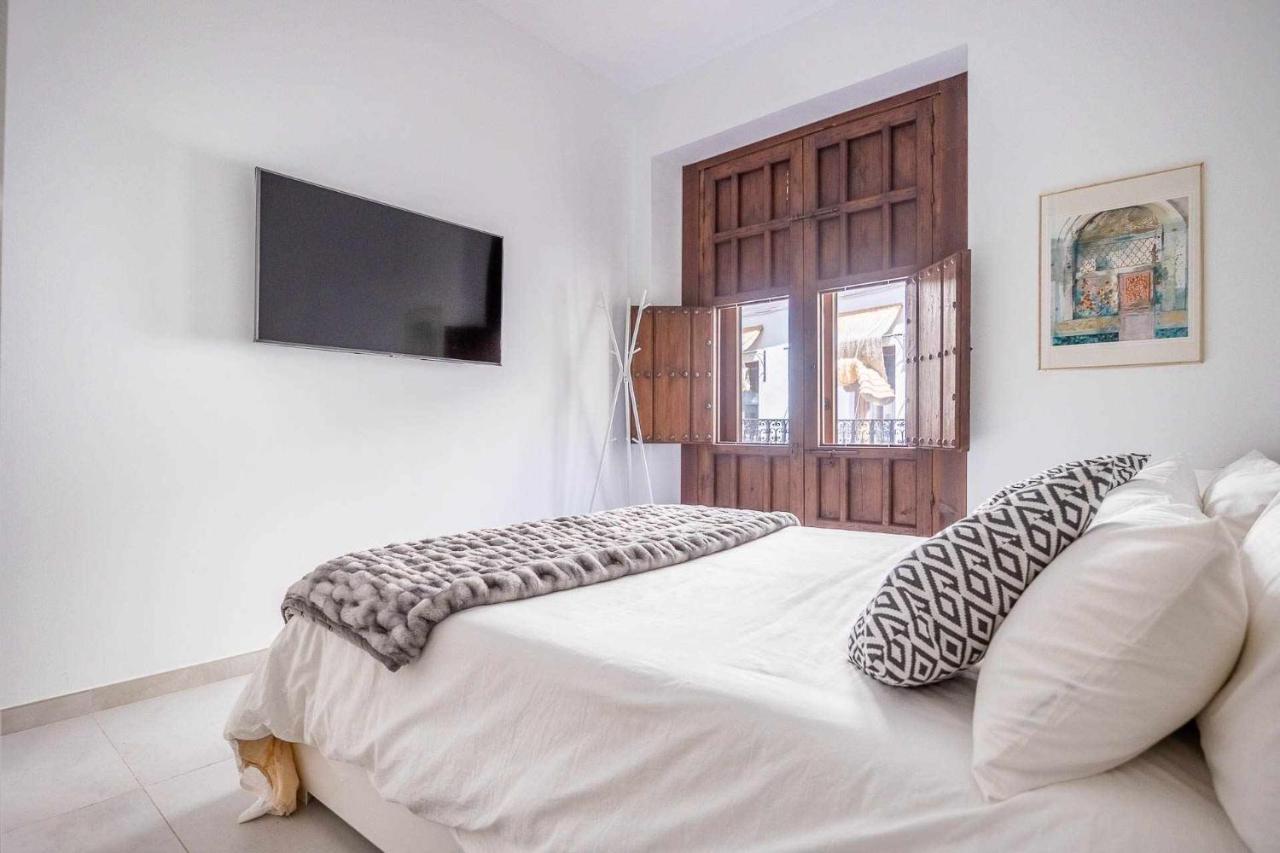 Comfy Away - Apartamento Exclusivo Mercado De Triana Con Balcon Sevilla Bagian luar foto