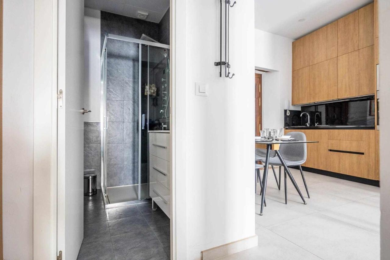Comfy Away - Apartamento Exclusivo Mercado De Triana Con Balcon Sevilla Bagian luar foto