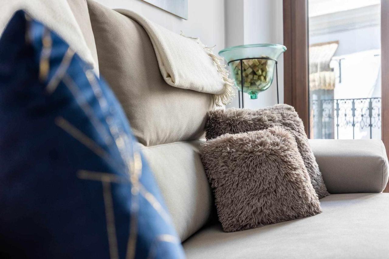 Comfy Away - Apartamento Exclusivo Mercado De Triana Con Balcon Sevilla Bagian luar foto